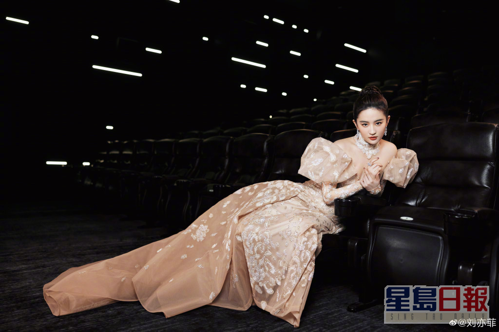 劉亦菲早近憑古裝劇《夢華錄》人氣再登高峰。