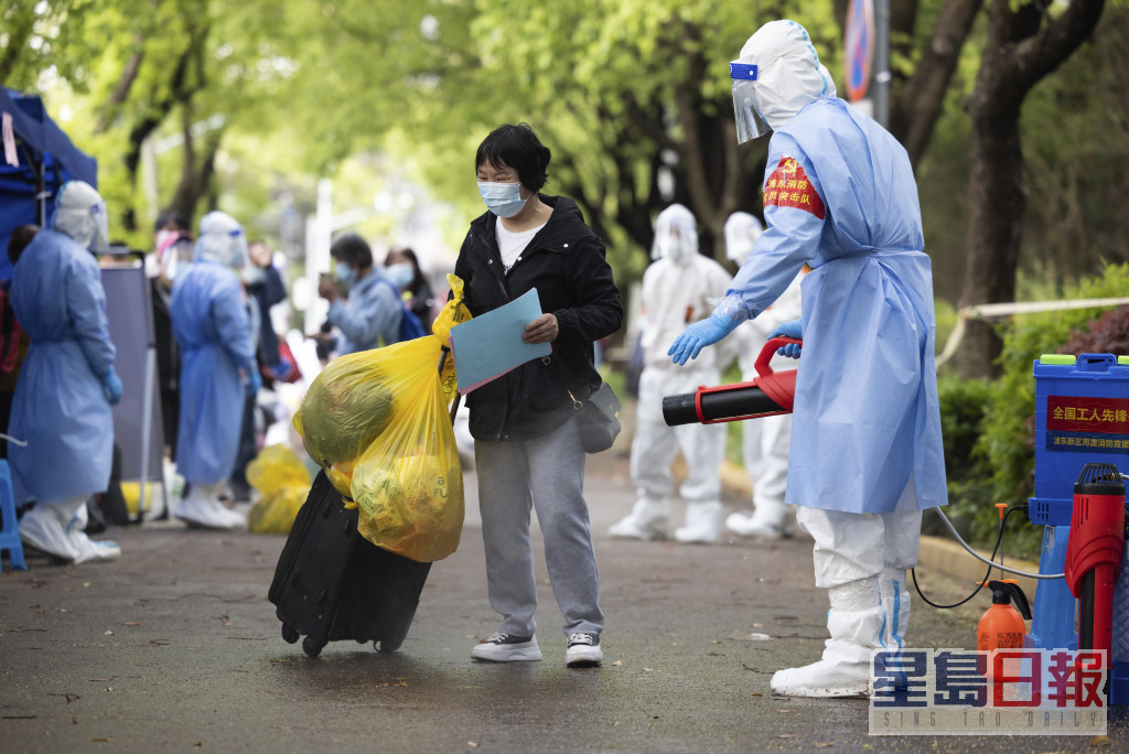 上海疫情持续回落。AP图片
