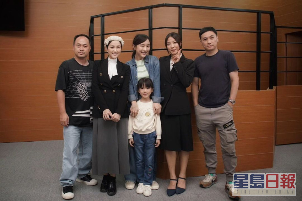 由谢安琪、余安安、叶璇、陈静、贾晓晨及COLLAR成员芯駖等主演的《法与情》现正拍摄中。