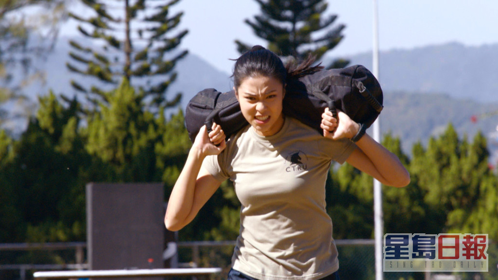 Tiffany为演反恐特勤队成员，拍摄前疯狂操肌。