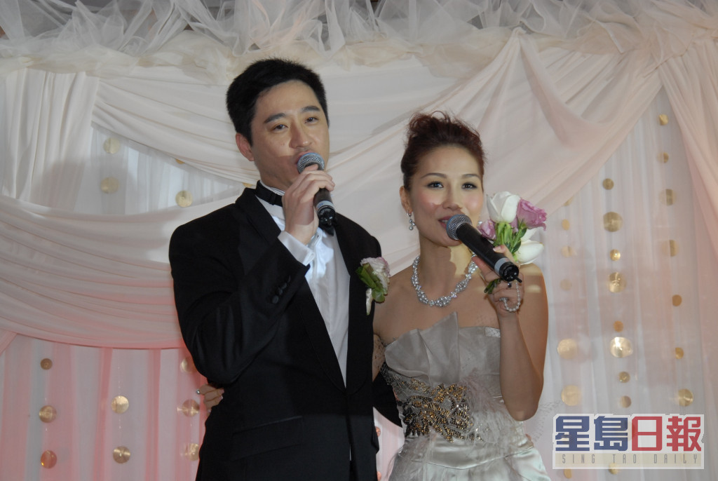 袁彩雲老公拍拖兩年左右就結婚。