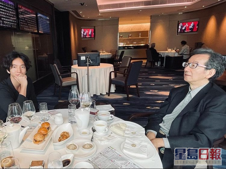 张明伟的爸爸张永森是一位律师，曾任深水埗区议员，亦是自由党创党成员之一；