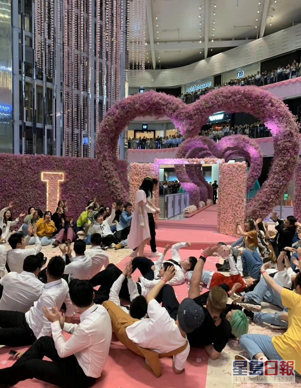 2019年5月猷君在上海一個商場大搞求婚，佈置得相當浮誇、隆重。