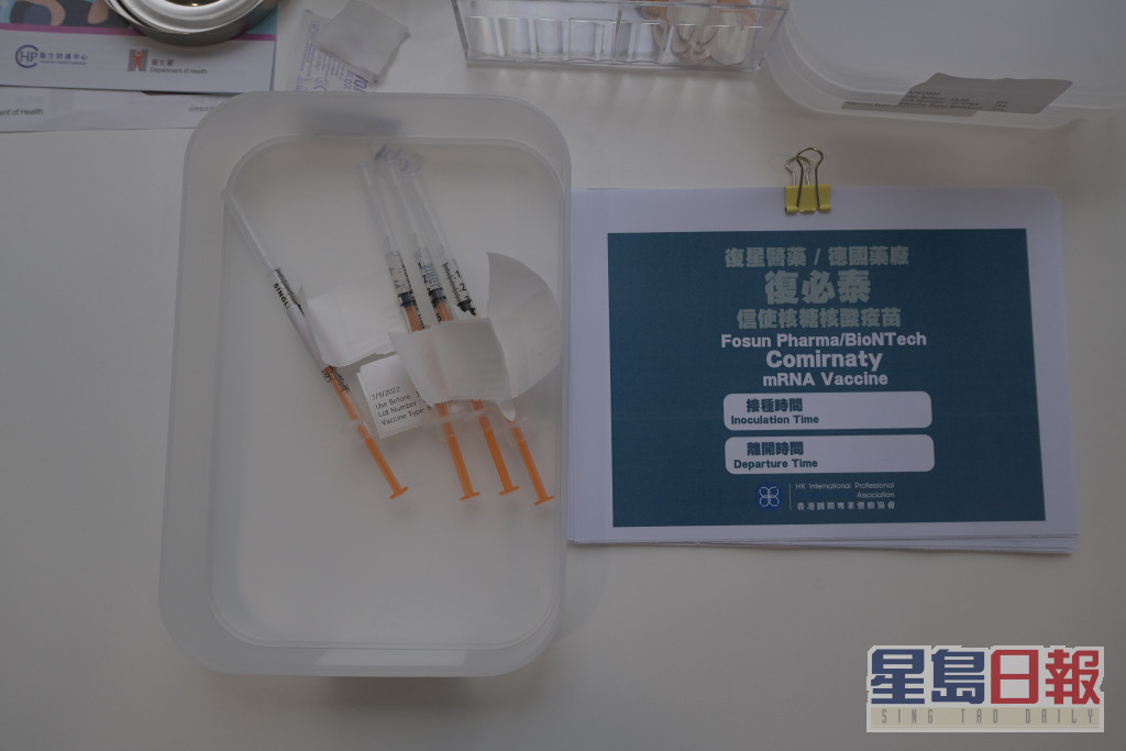杨何蓓茵表示复必泰二价疫苗于12月1日正式启用。资料图片