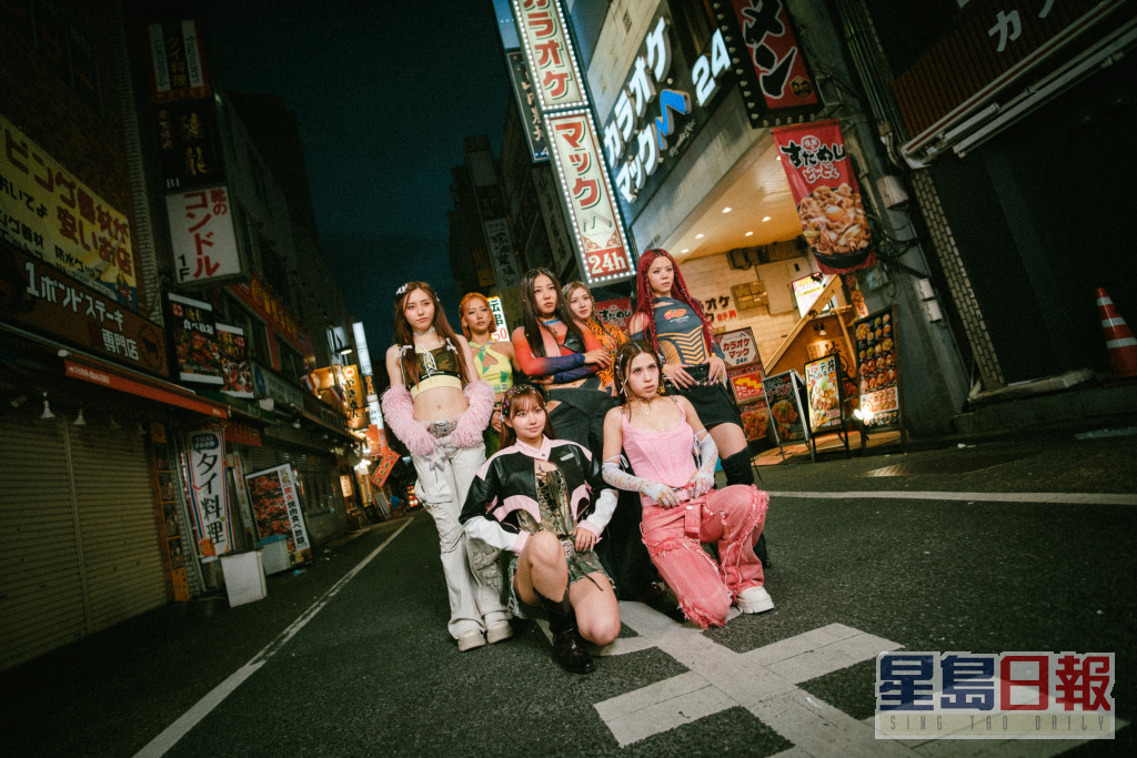 COLLAR最难忘在凌晨在日本街头，为新团歌《idc》拍MV。