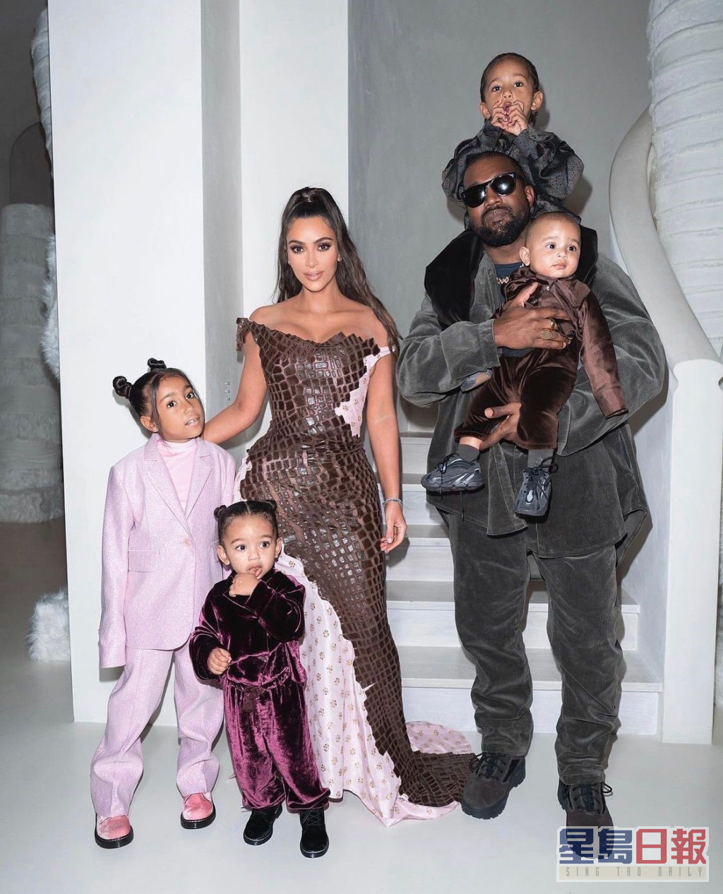Kim与Kanye育有4名子女。