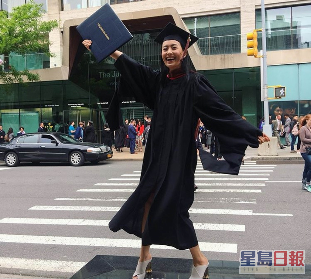 2018年陳法拉以全A成績畢業於茱莉亞學院修讀戲劇碩士課程，更是該課程首位華人畢業生。