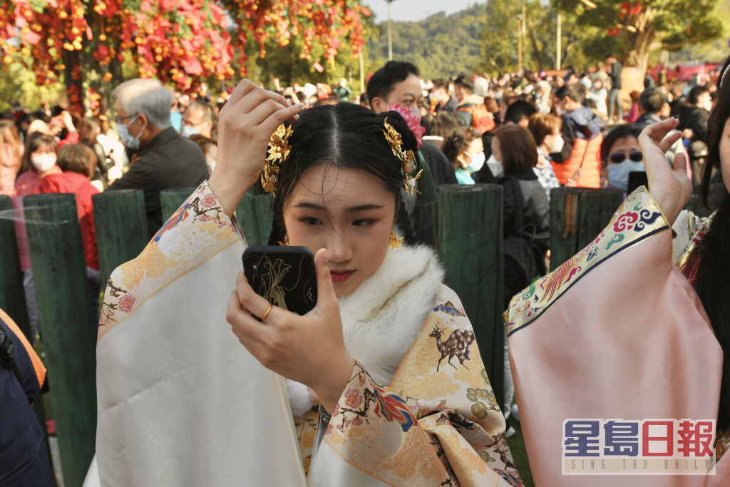 逾60名身穿汉服爱好者来到林村参加活动。卢江球摄