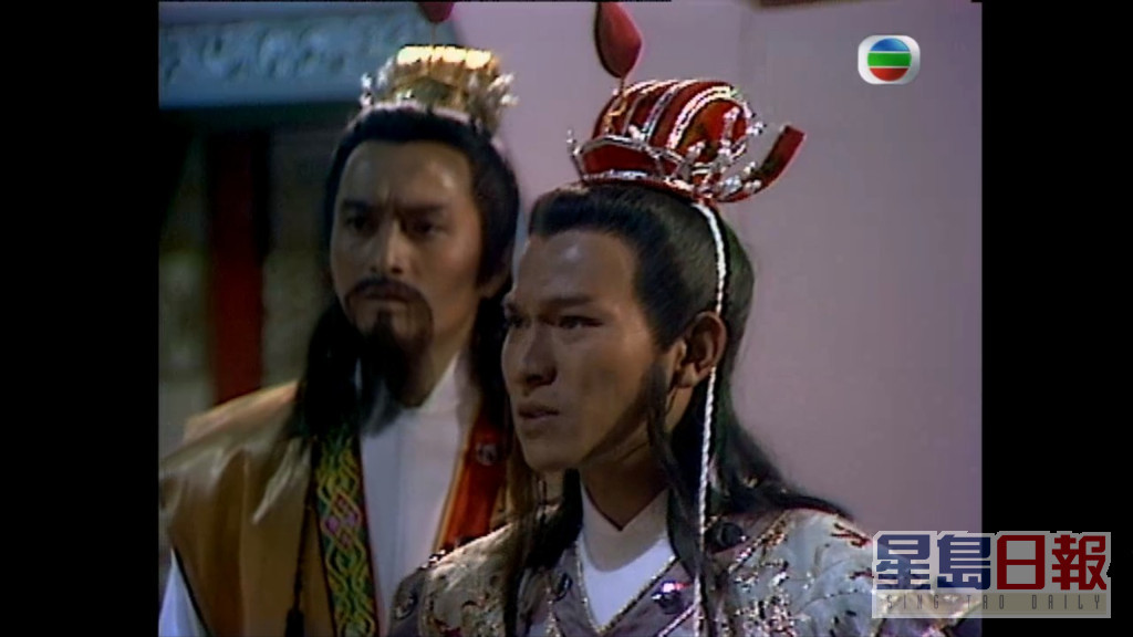 刘德华（右）饰演杨六郎延昭。