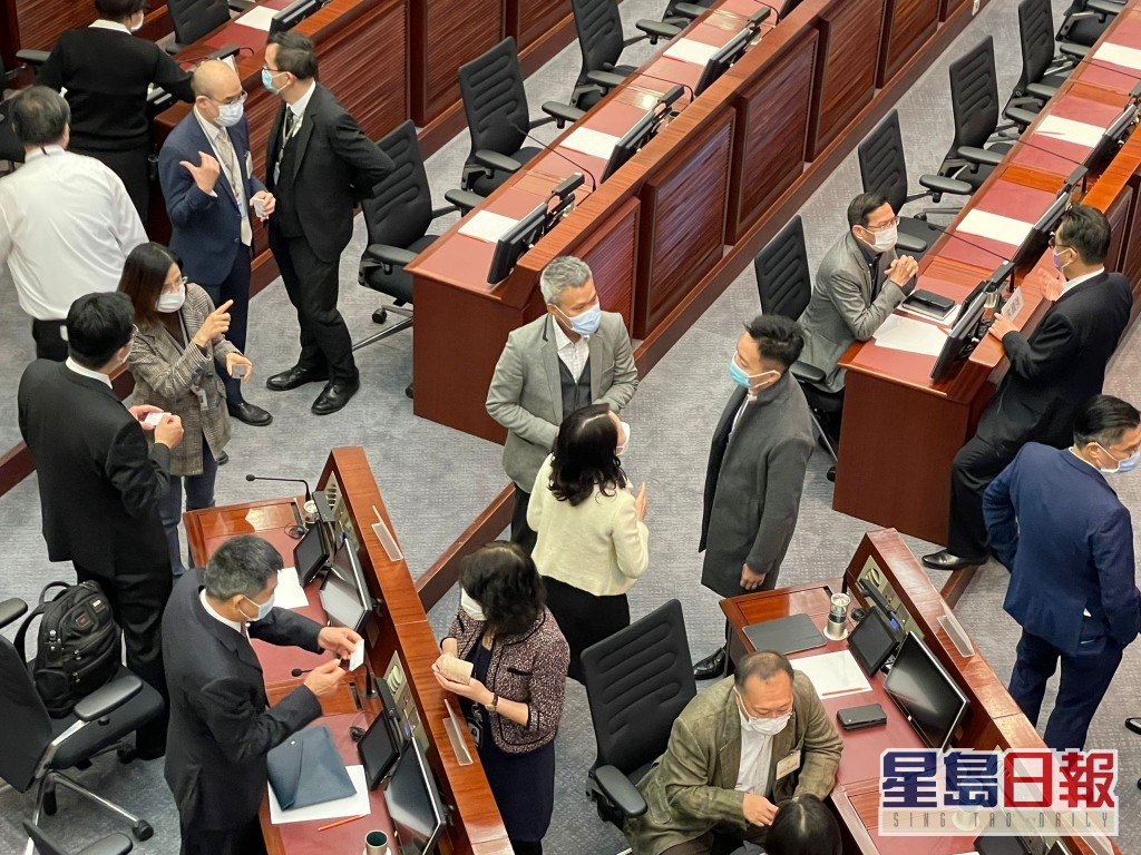 多名候任議員出席簡介會。