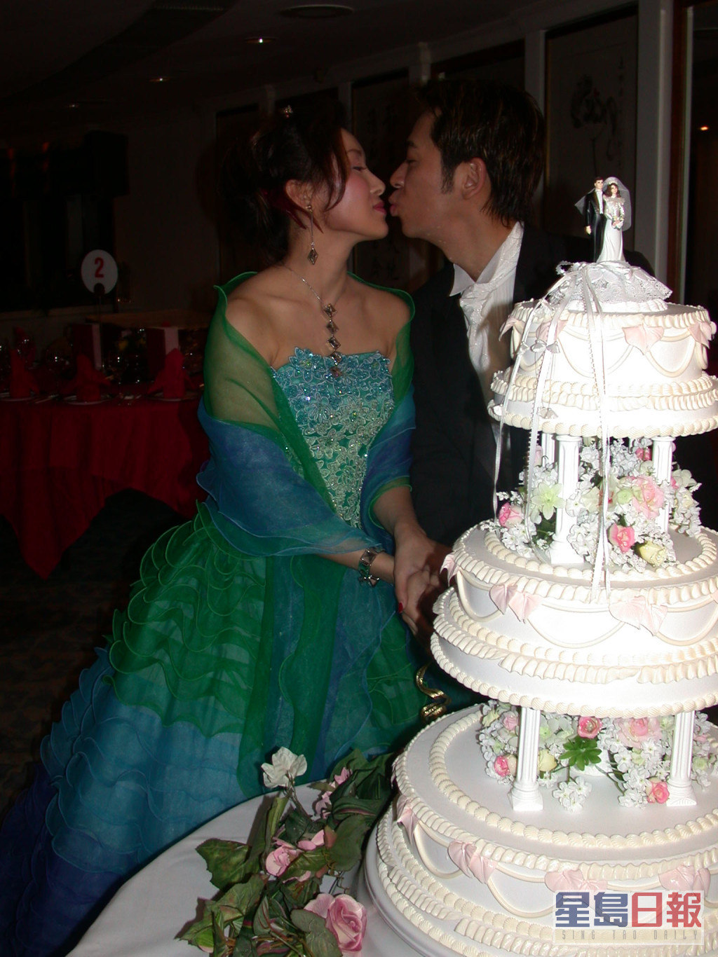 喺2003年曾经同圈外女友李欣颖结婚。