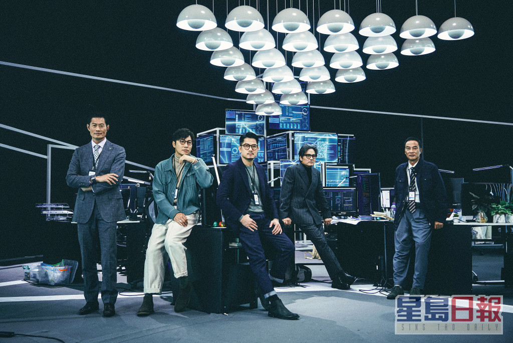 為營造網絡世界感覺，黃慶勳專登花200萬搭建戲中主景。