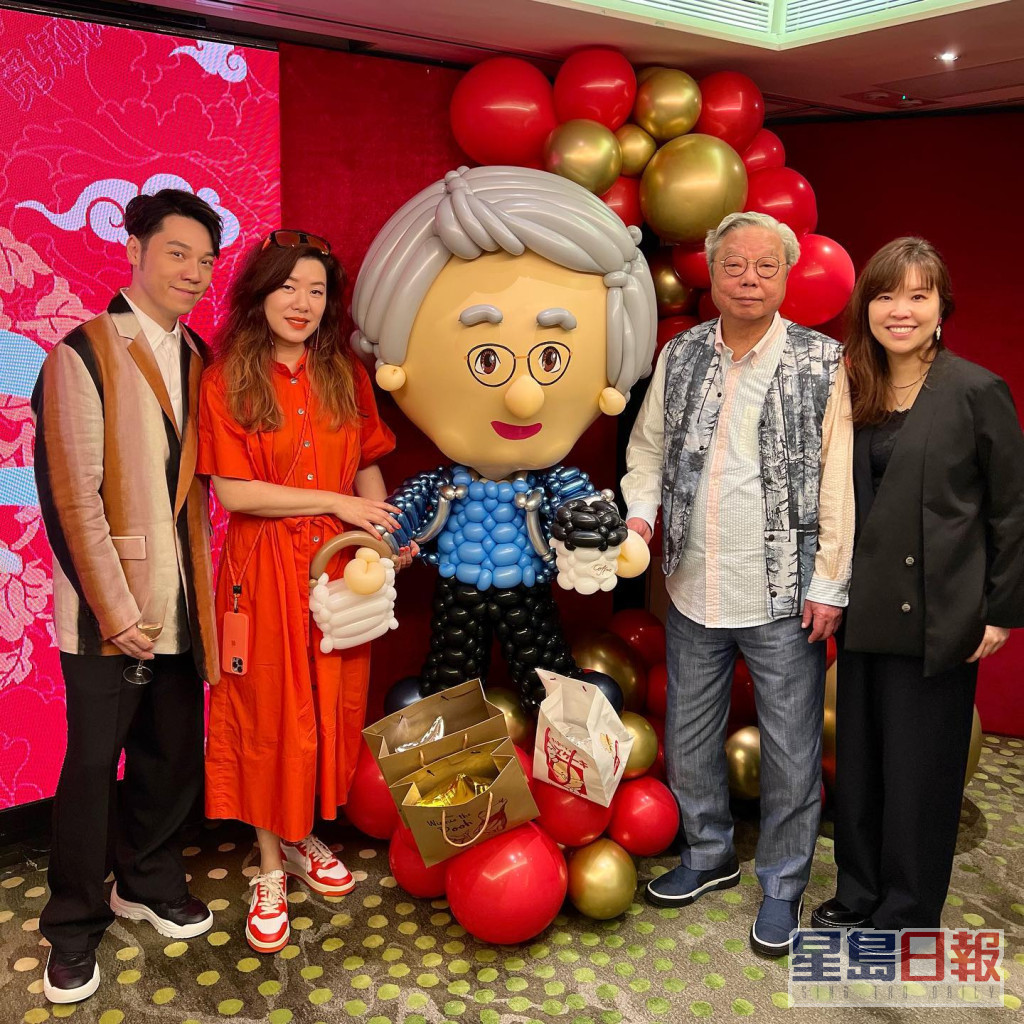 王賢誌祝爸爸80歲生日快樂。