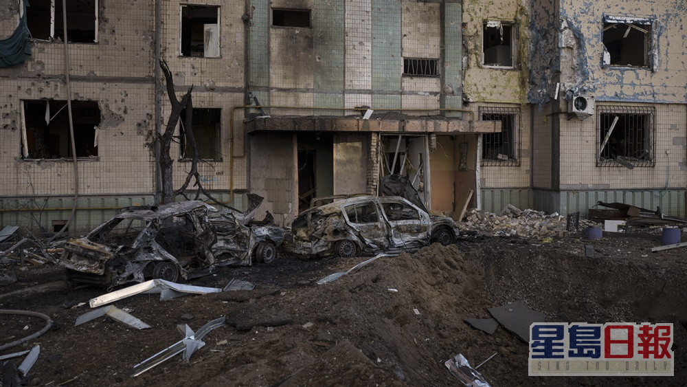 乌克兰首都基辅某处受轰炸后的样子。美联社资料图片