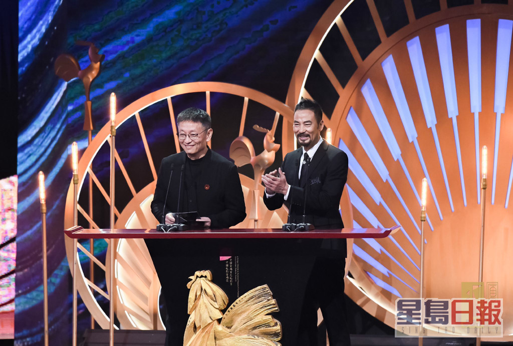 ​ Edit media  任达华受邀担任颁奖嘉宾，与侯勇一齐颁发「最佳摄影」给赵小丁的《悬崖之上》。  ​