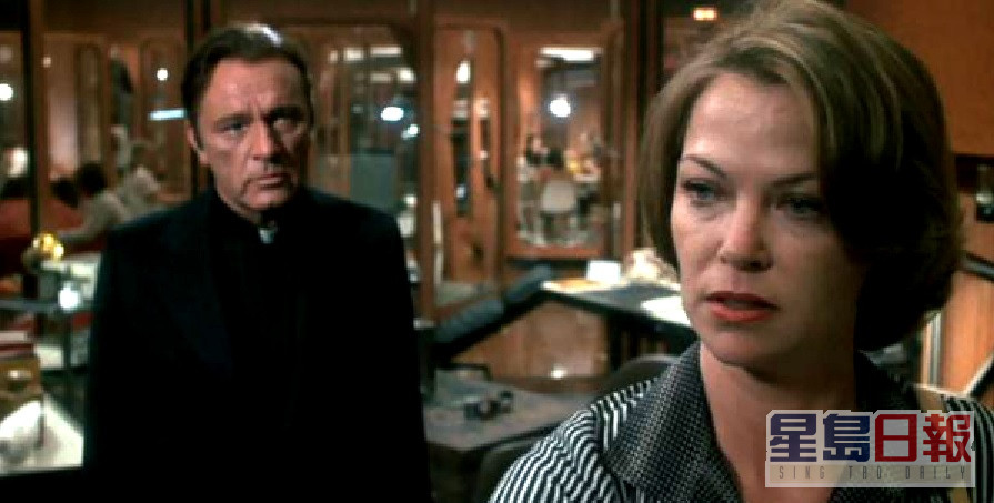 露薏丝曾与李察波顿合演1977年电影《驱魔人续集》。