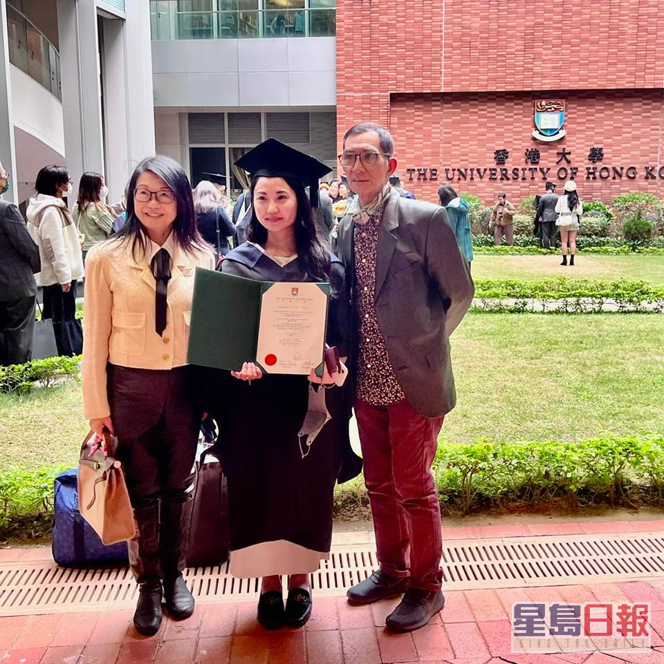 就读香港大学建筑学系的幼女Didi早前硕士Distinction（优等）成绩毕业。