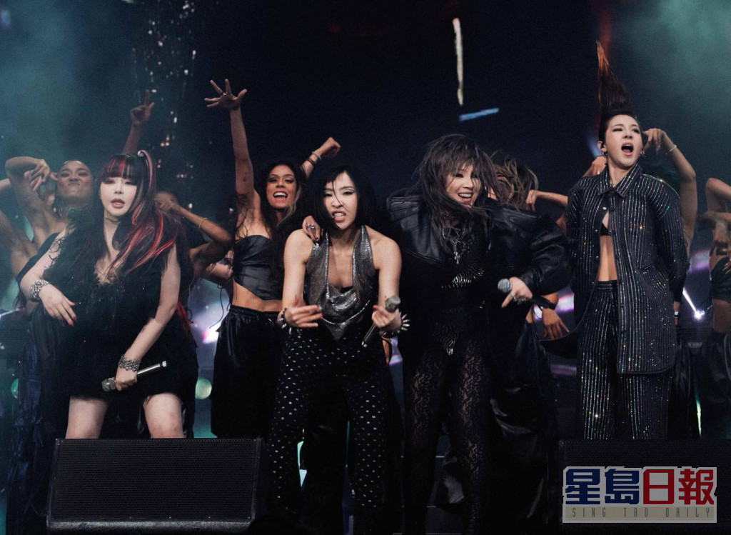 2NE1限定重组整喊唔少歌迷。