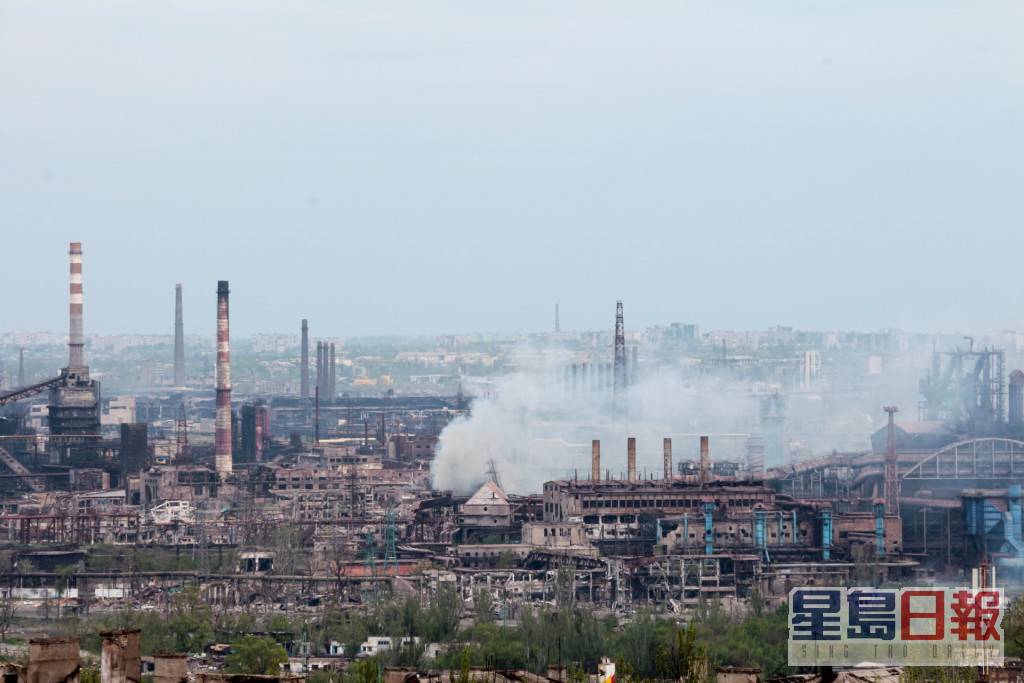 估計仍有200人被困在亞速鋼鐵廠內地下設施。AP