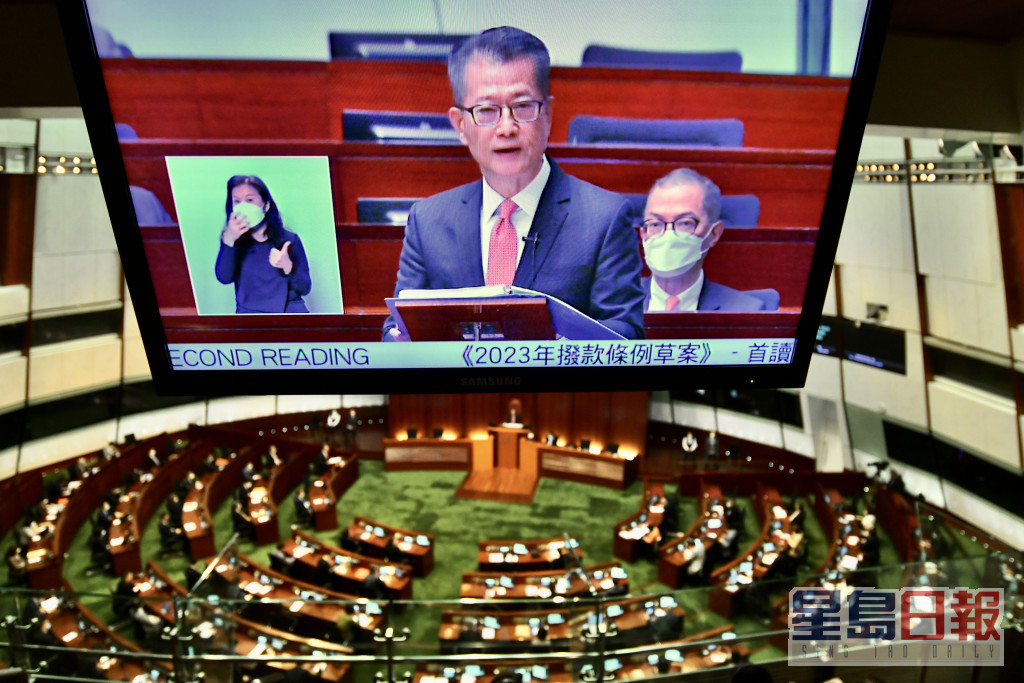 陈茂波公布财政预算案。资料图片