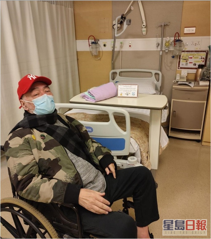 张伟文仍然留院中，但新冠病毒快速测试报告经已呈阴性。