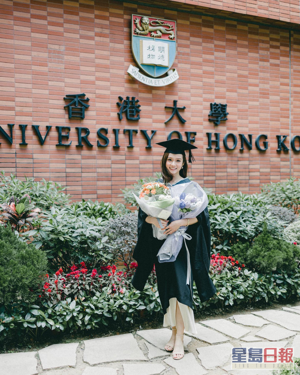 加入TVB后仍边拍剧边赞书，继续在香港大学修读建筑硕士课程，于2021年宣布毕业。 ​  ​