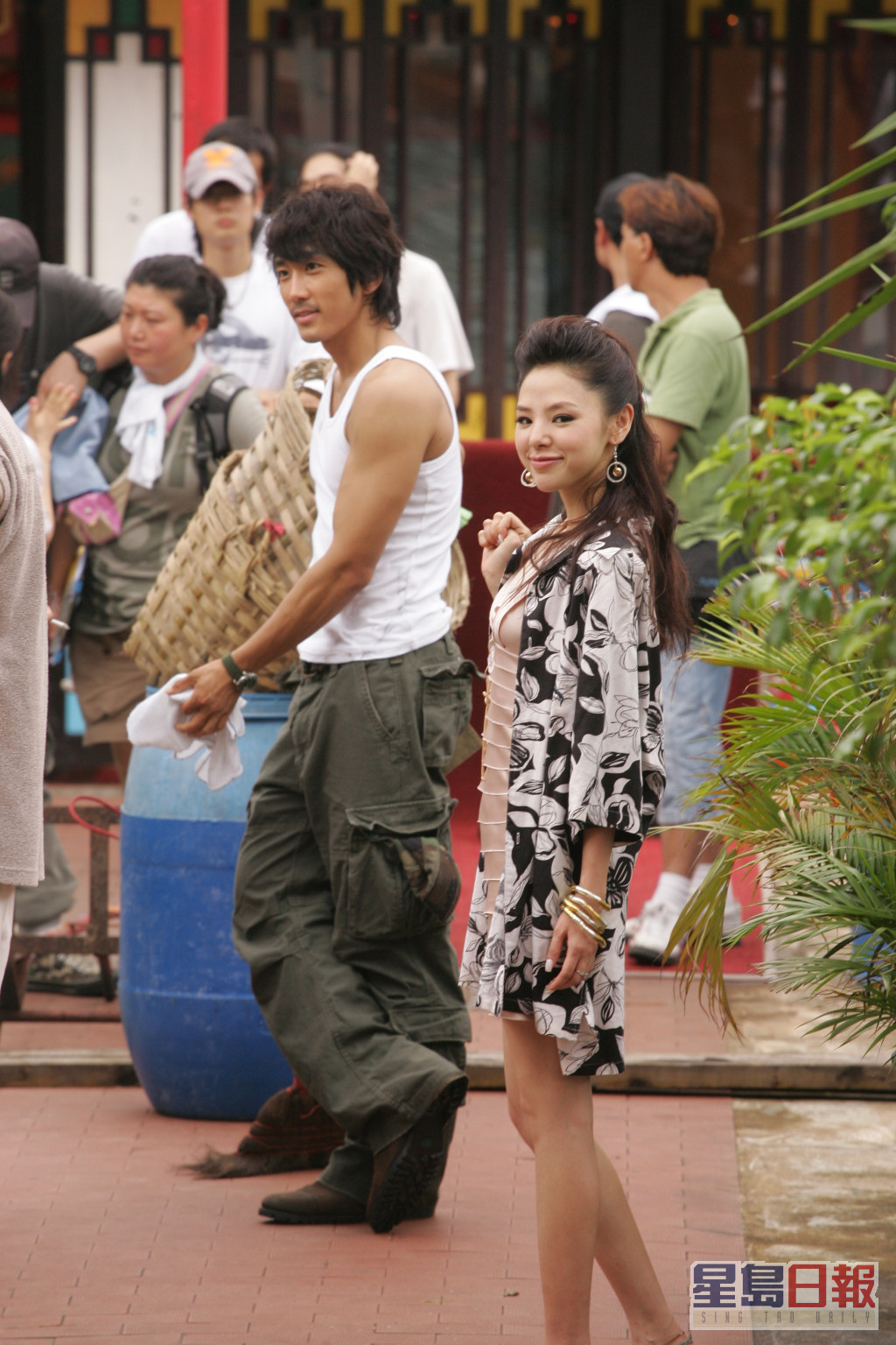 谭凯琪一度往台湾发展，约在2006年回流返港。2008年韩国男神宋承宪来港拍摄韩剧《伊甸之东》，谭凯琪也有份演出。