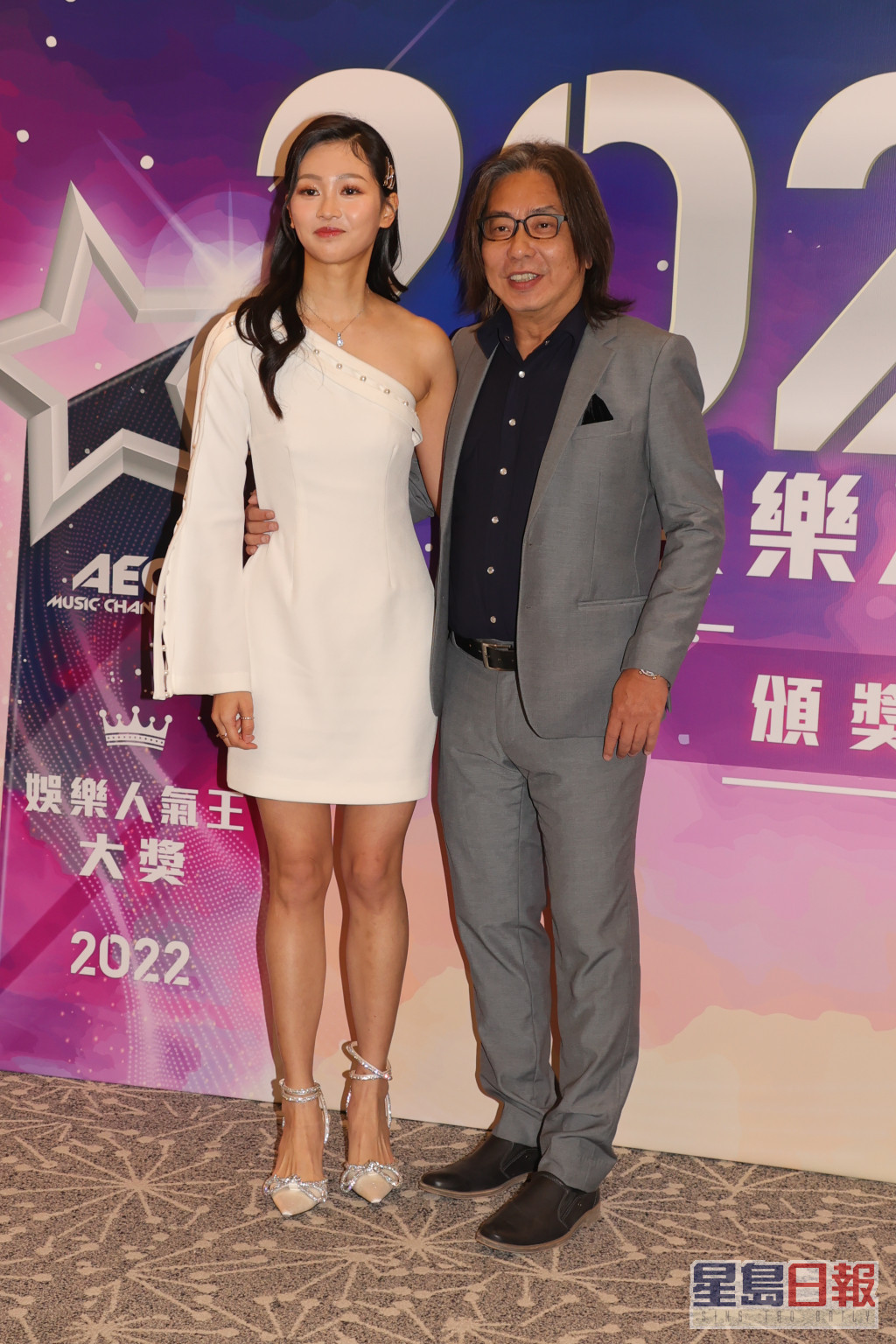 郭柏妍（左）昨晚（10日）到亚洲博览馆出席《AEG娱乐人气王颁奖礼》。