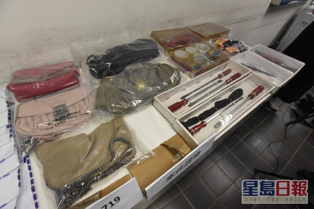 警方在被捕男子檢獲一批爆竊工具及懷疑失物。