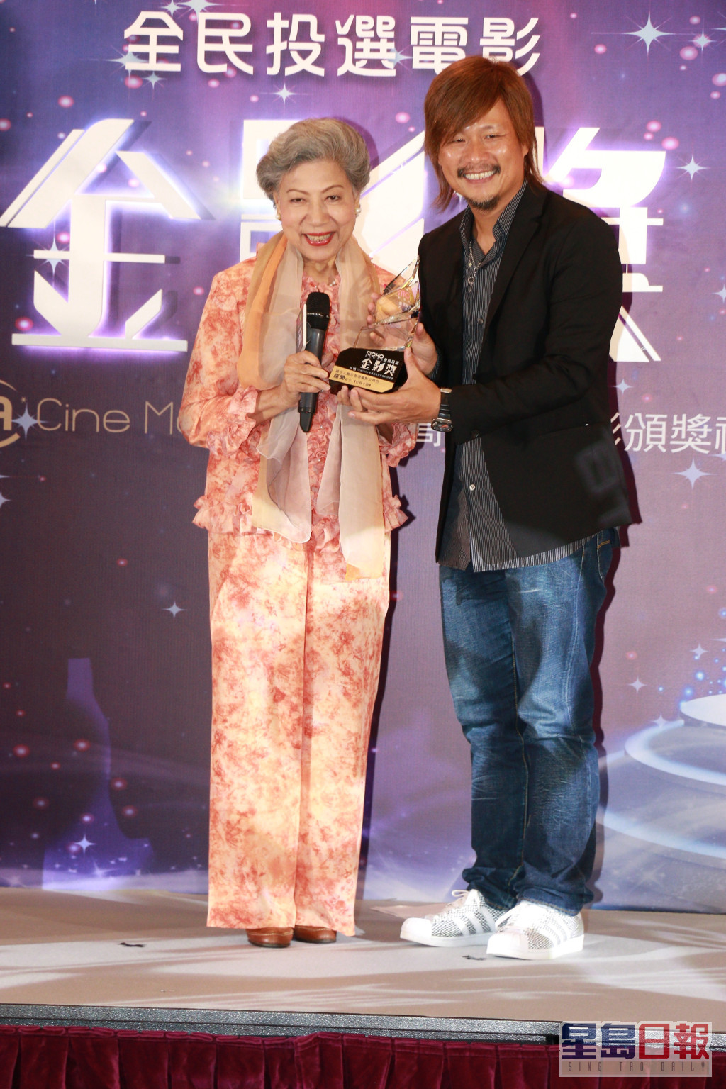 羅蘭2015年憑《七月十四》「龍婆」一角，獲票選「最令人難忘香港電影女角色」。