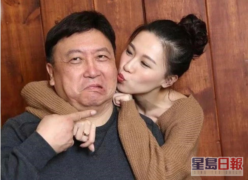 王晶32歲愛女王子涵闖娛圈多年。