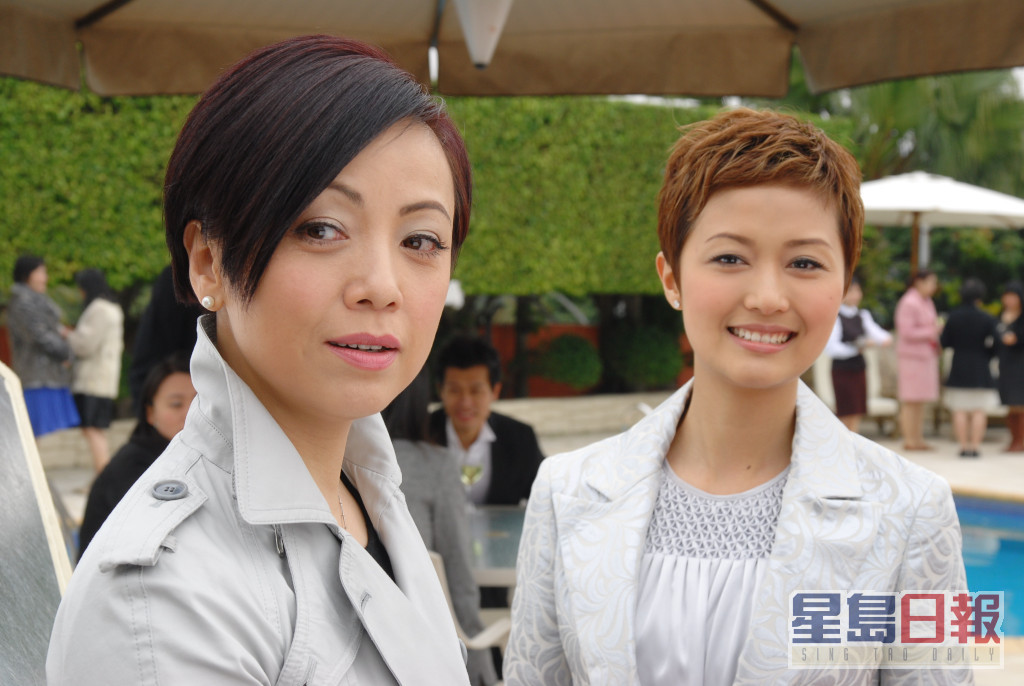 羅敏莊當年約滿回復自由身後，聯絡昔日在TVB認識的朋友幫她穿針引線，結果順利回到幕前，在《K-100》介紹節目，一星期做三日，做到爆騷。