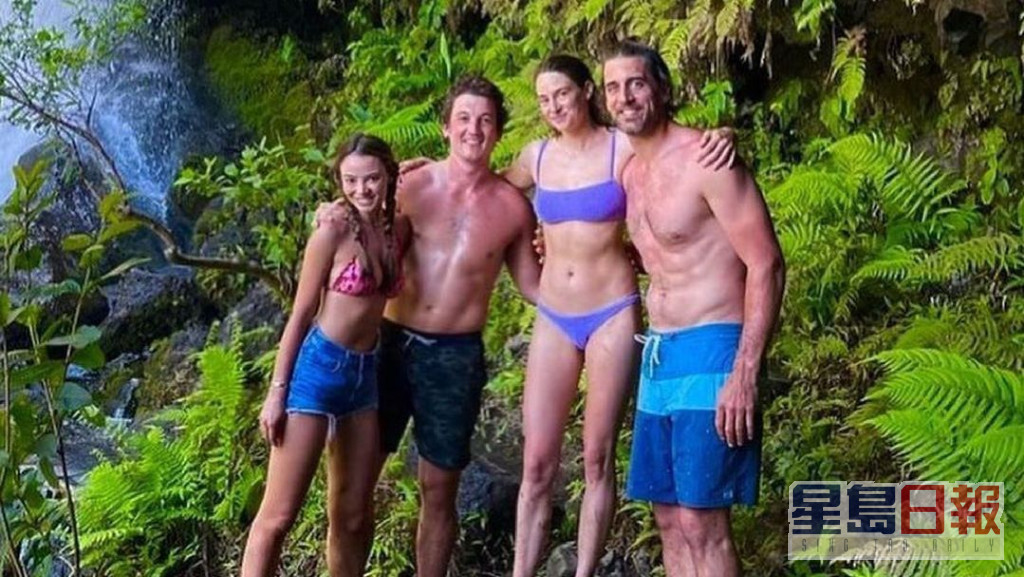 莎蓮（右二）和Aaron（右一）去年5月曾跟Miles Teller夫婦同遊夏威夷。