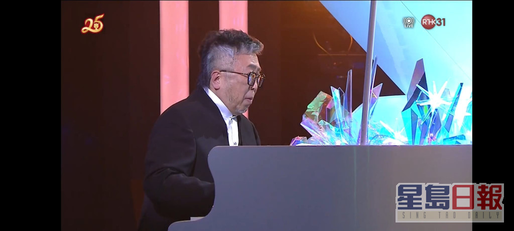 鮑比達奪「香港金曲榮譽大獎」。