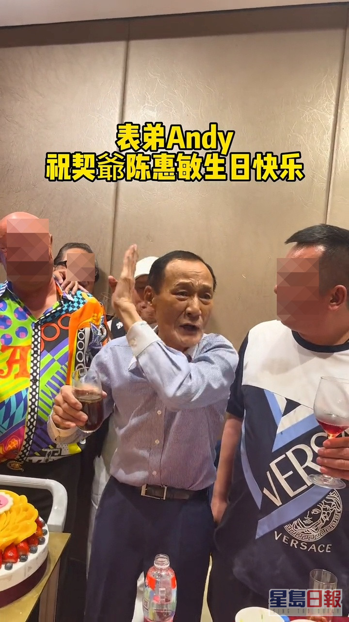 陈惠敏西装骨骨站在两位壮汉中间发言，他大手一挥爆粗说：「我嗌嘅兄弟冇一个唔嚟，X你！」