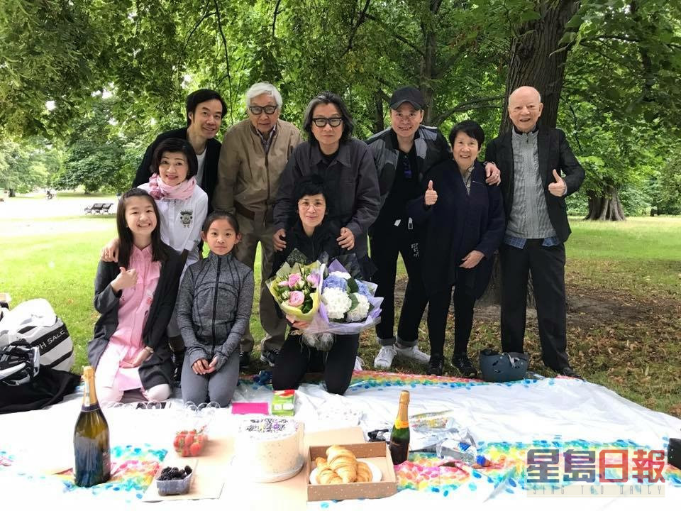 吳君如2018年在英國舉行生日會，陳可辛、女兒陳是知、爸爸夏春秋、吳母及弟弟吳君祥一同參加家庭聚會。
