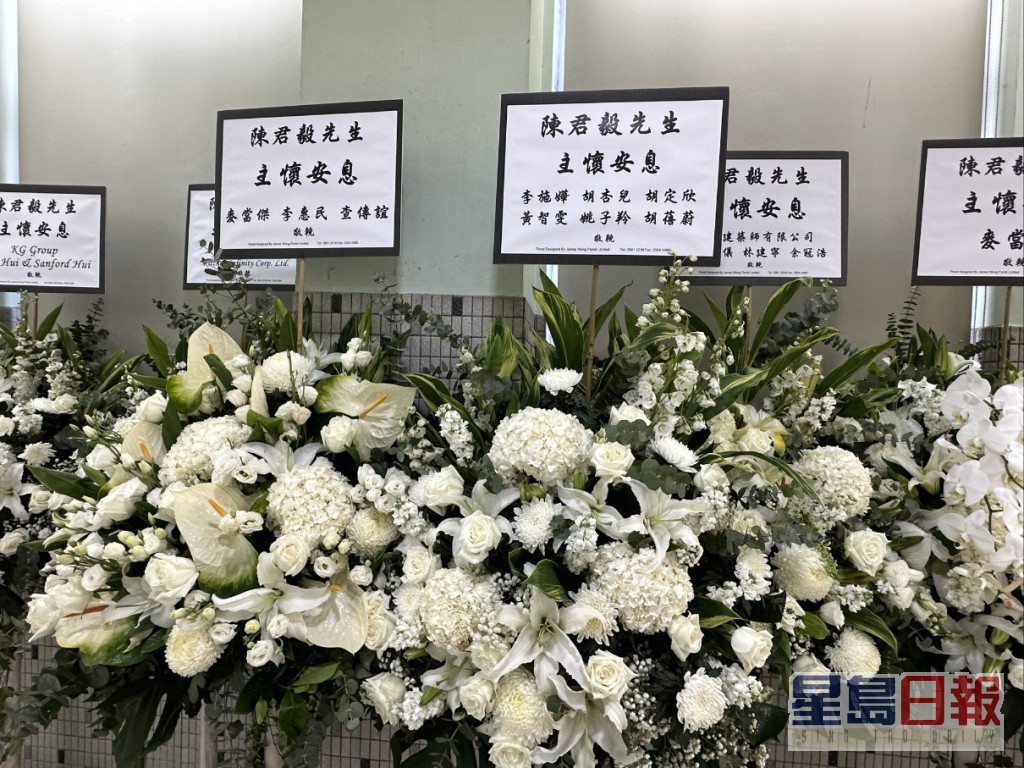 TVB藝人亦有送上花牌。