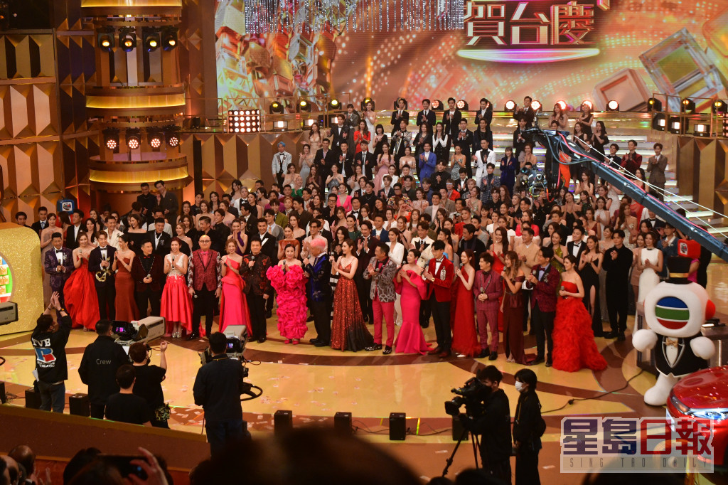 无綫昨日55周年台庆，全台艺员倾巢而出，更有多达20位司仪，阵容鼎盛。