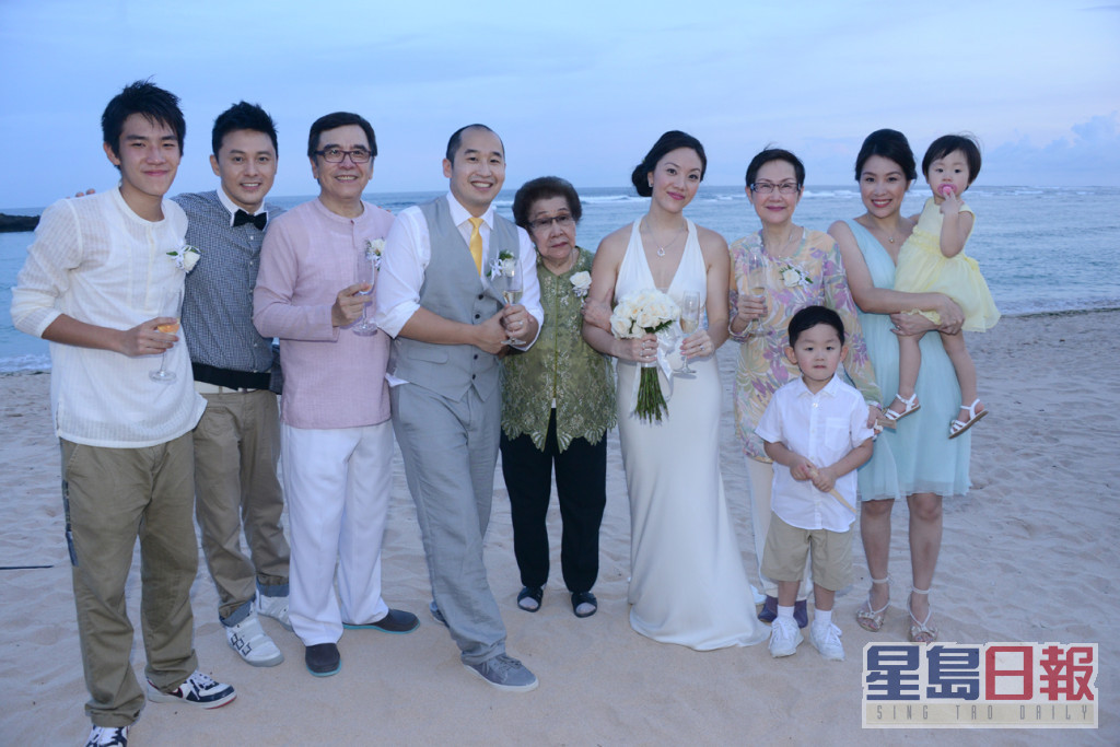 姜大衞二女姜依文在2013年嫁印尼華僑Tim。