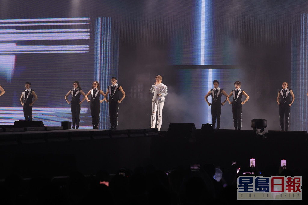 张敬轩提到这次演唱会是20周年纪念最后一站，之后便是新一页。