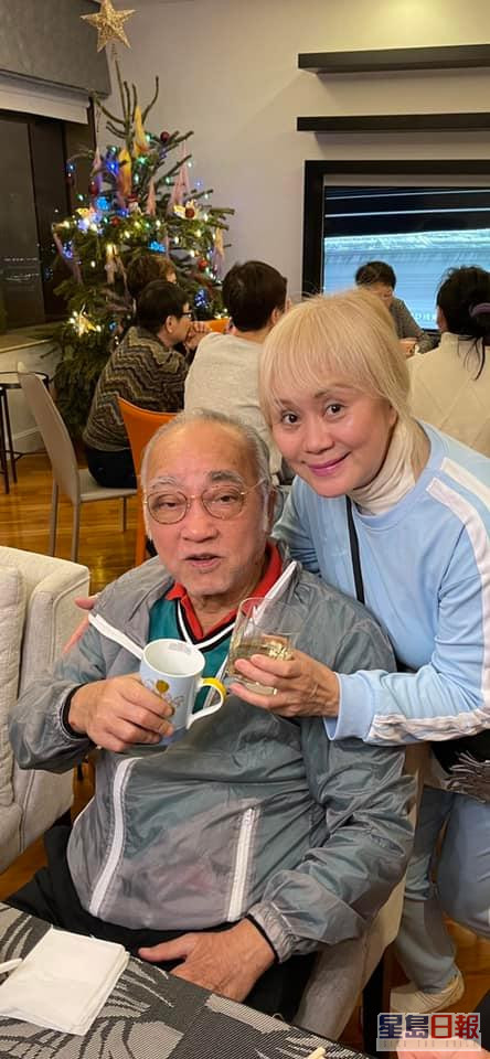 盧海鵬早前與一班朋友慶祝80歲生日。（林建明facebook）