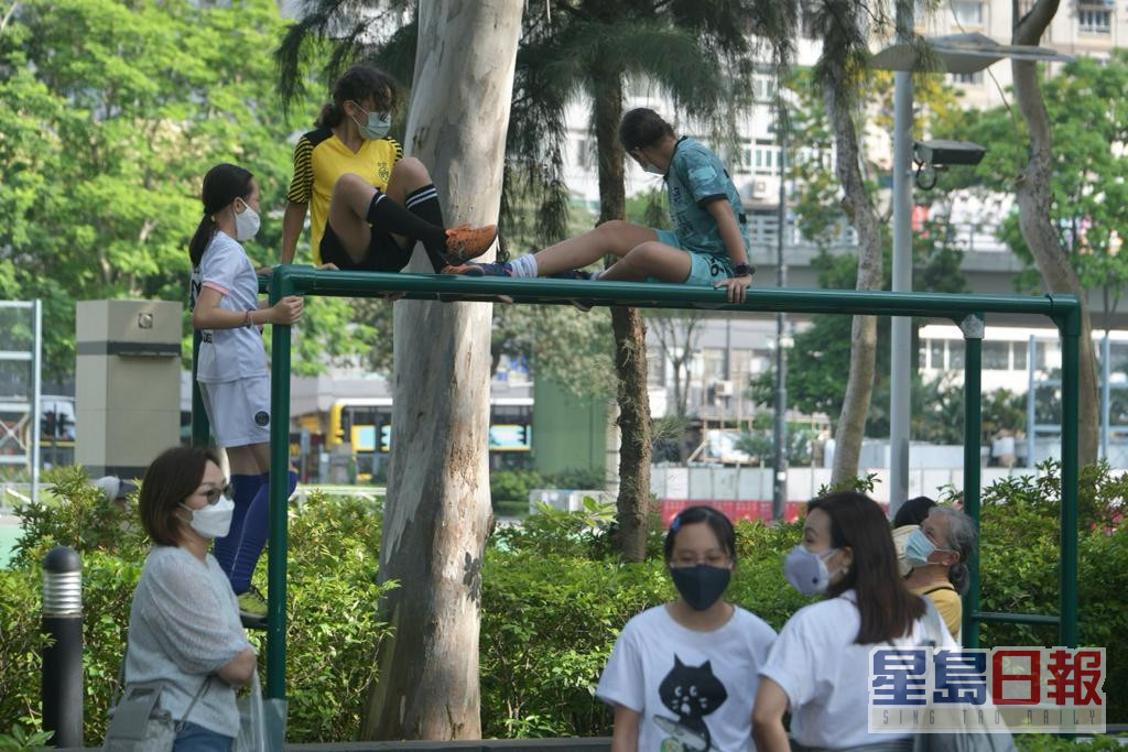 張竹君呼籲市民勞動假外出要戴好口罩。
