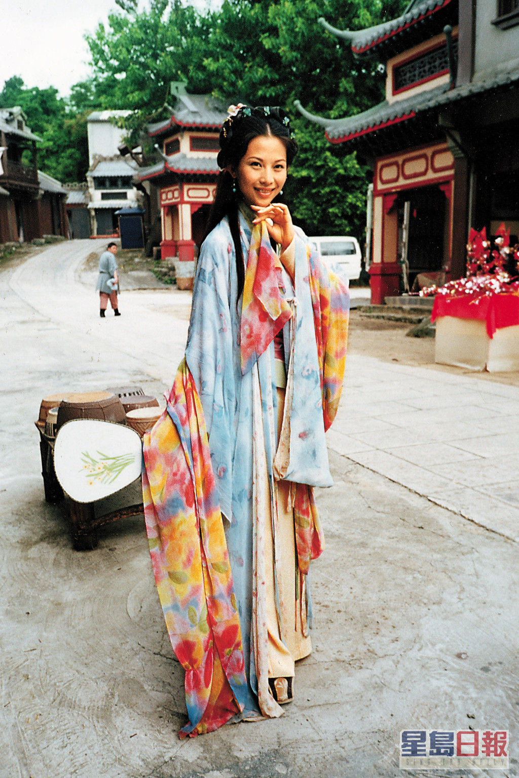 蔡少芬在2002年TVB經典劇《洛神》扮演「甄宓」。