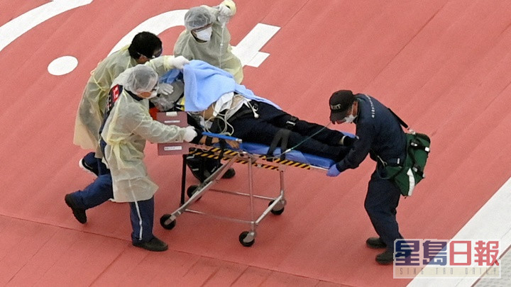 中冈协助急救直至救护人员到场接手。路透社资料图片
