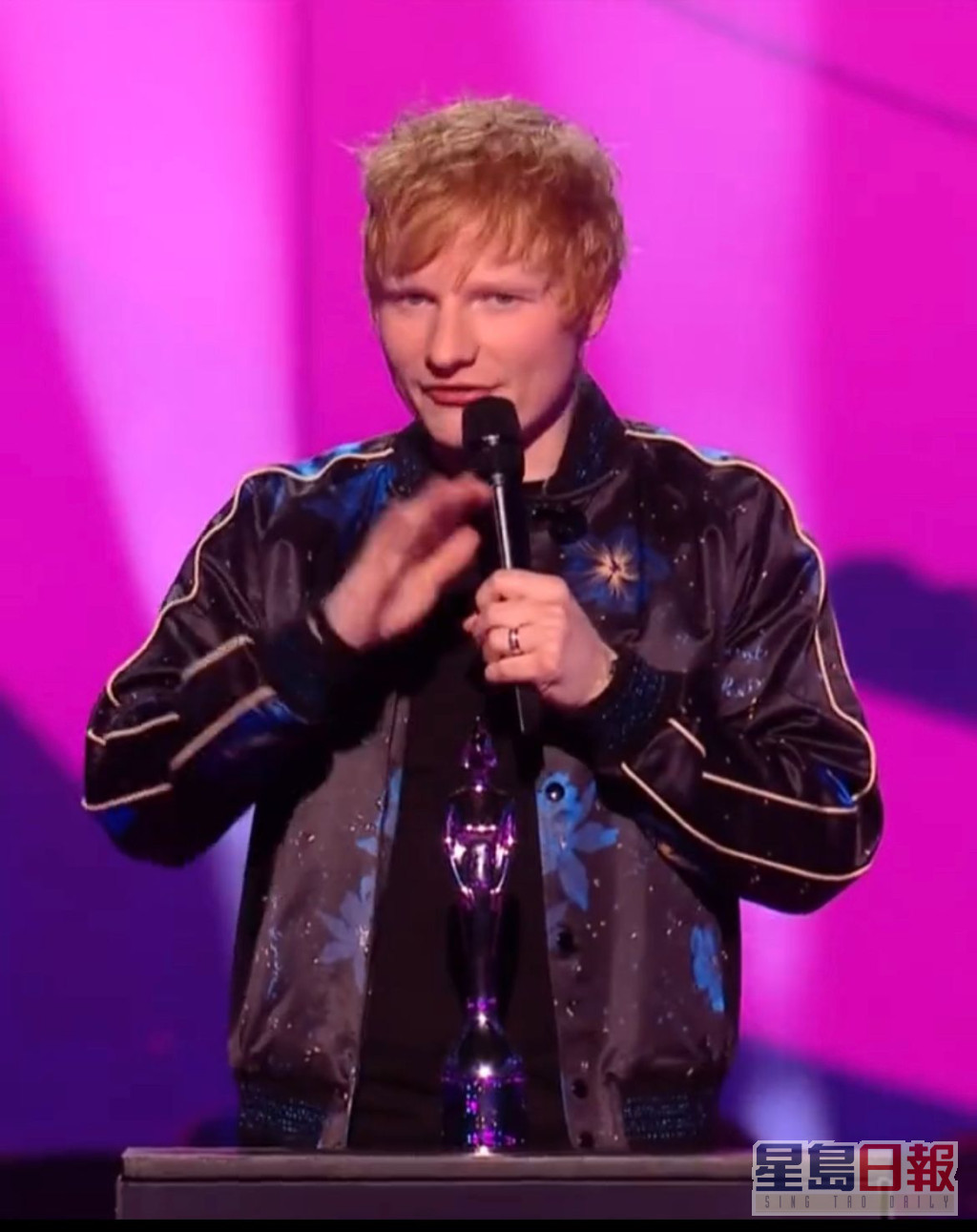 Ed Sheeran贏得年度唱作人獎時在台上感謝太太。