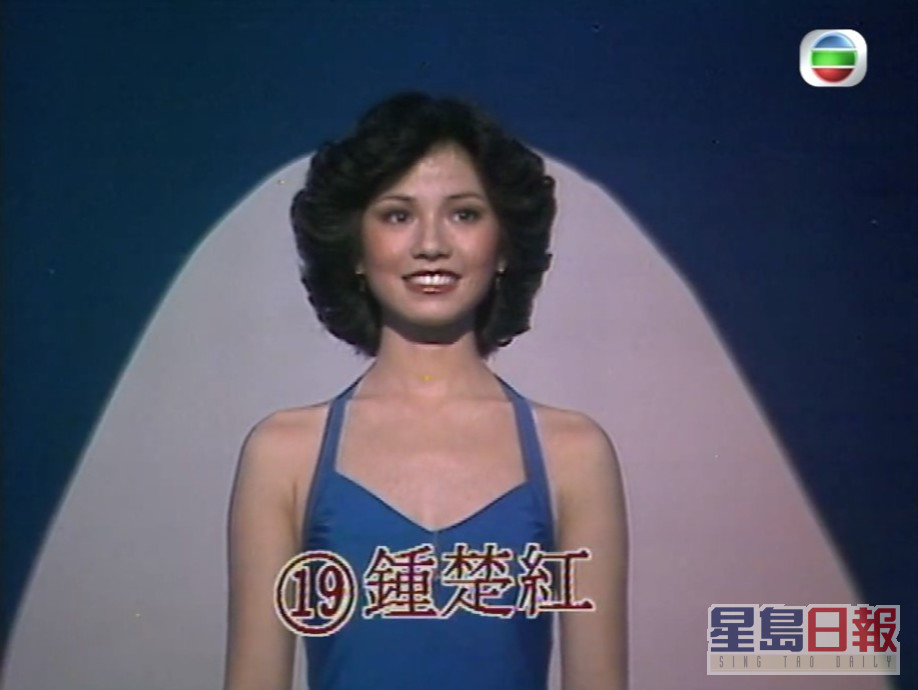 70年代《香港小姐竞选》泳装都以净色为主。