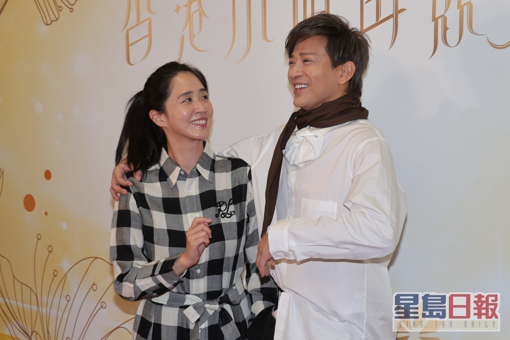 東東笑言太太上次已經想入TVB，但book了細車不夠位，太太嬲咗佢1日。