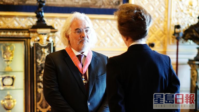 导演Paul Greengrass获颁CBE勋章。