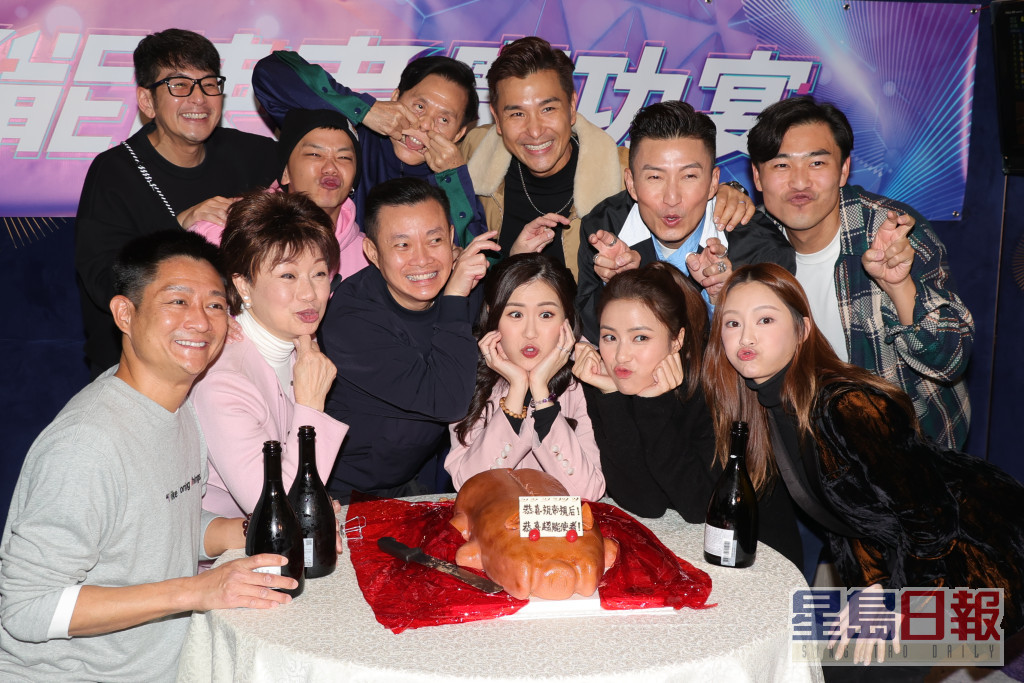 一眾TVB藝員陳展鵬、劉佩玥、陳山聰及劉穎鏇等出席慶功宴。