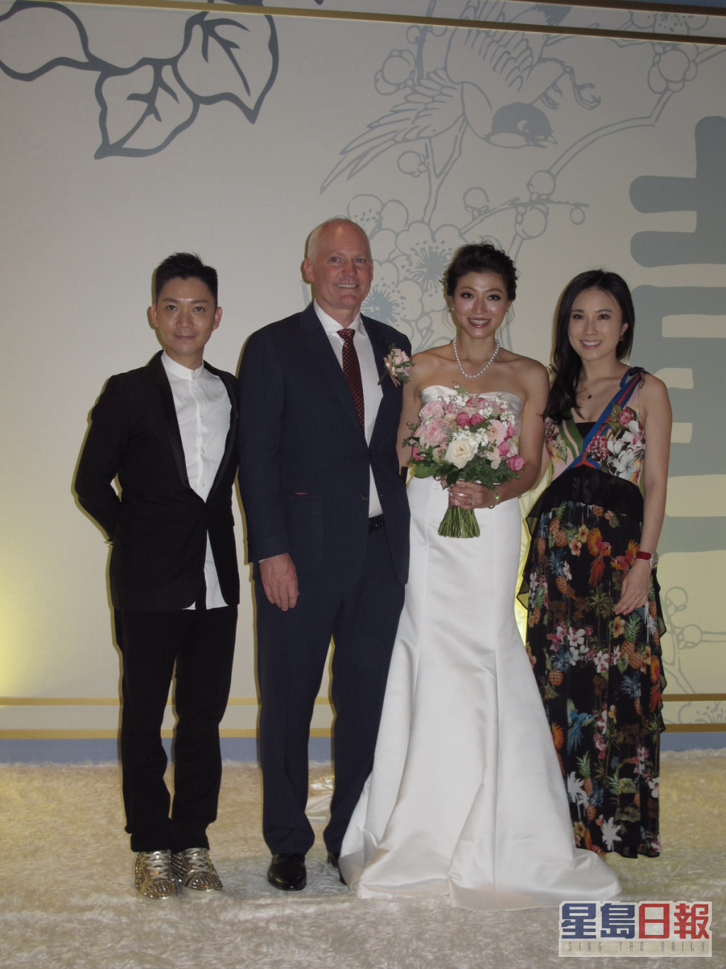 李姿敏2017年嫁給澳洲籍練馬師賀賢。